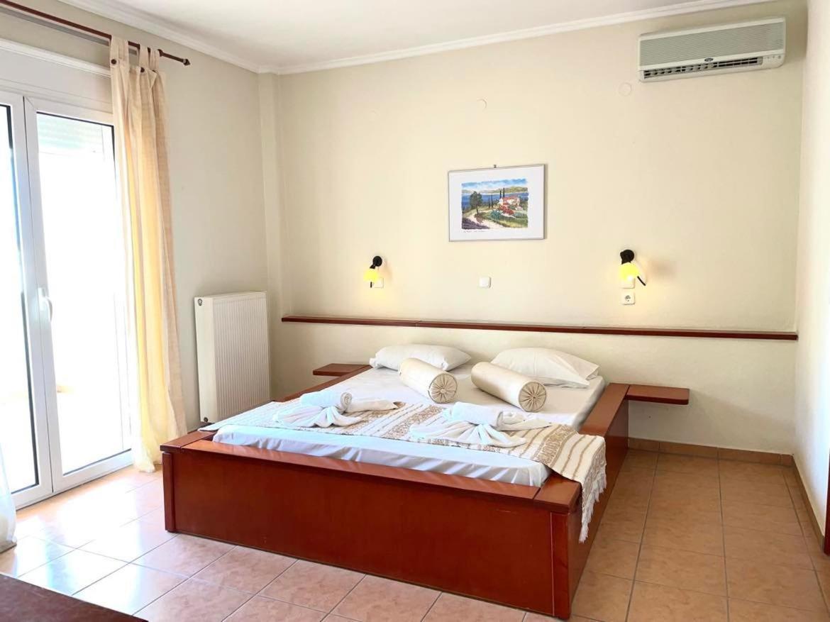 Calypso Hotel Siviri Bagian luar foto