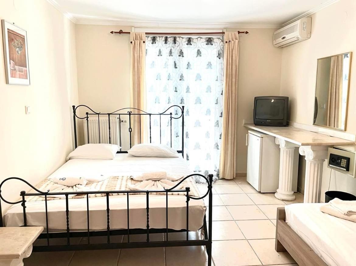 Calypso Hotel Siviri Bagian luar foto