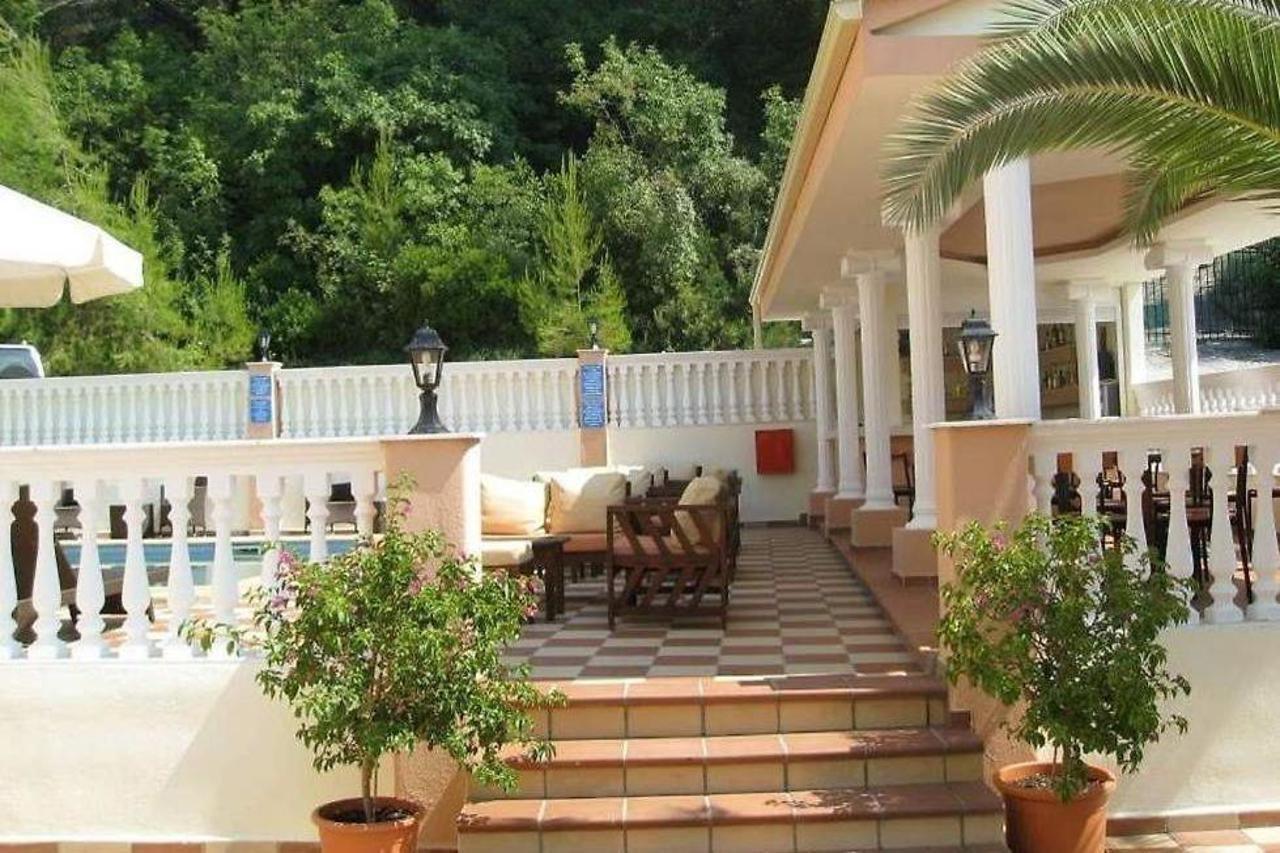 Calypso Hotel Siviri Bagian luar foto